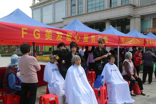 市衛(wèi)生健康局 開展 敬老月 現(xiàn)場健康咨詢服務活動